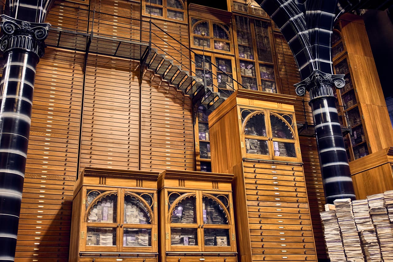 <b>La Sala del Tiempo: </b>Contempla giratiempos y otros dispositivos para medir el tiempo, rodeado de una atmósfera única y mística.