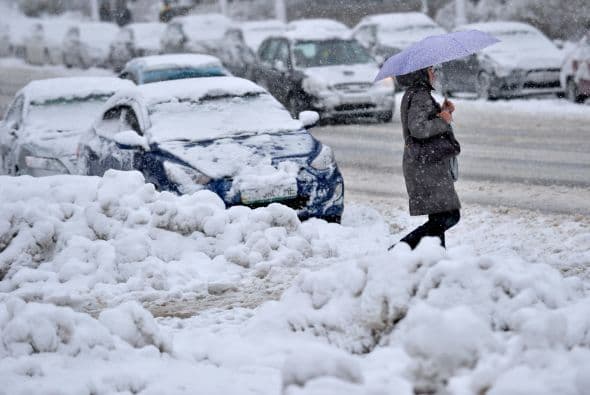 27 de enero. Inicia una ola de frío polar en Europa del Este que se prolongó hasta la segunda semana de febrero. El fenómeno climático dejó más de 360 muertos, de ellos más de 130 en Ucrania, sin contar los fallecidos por accidentes de tránsito a causa de caminos defectuosos por las acumulaciones de nieve.