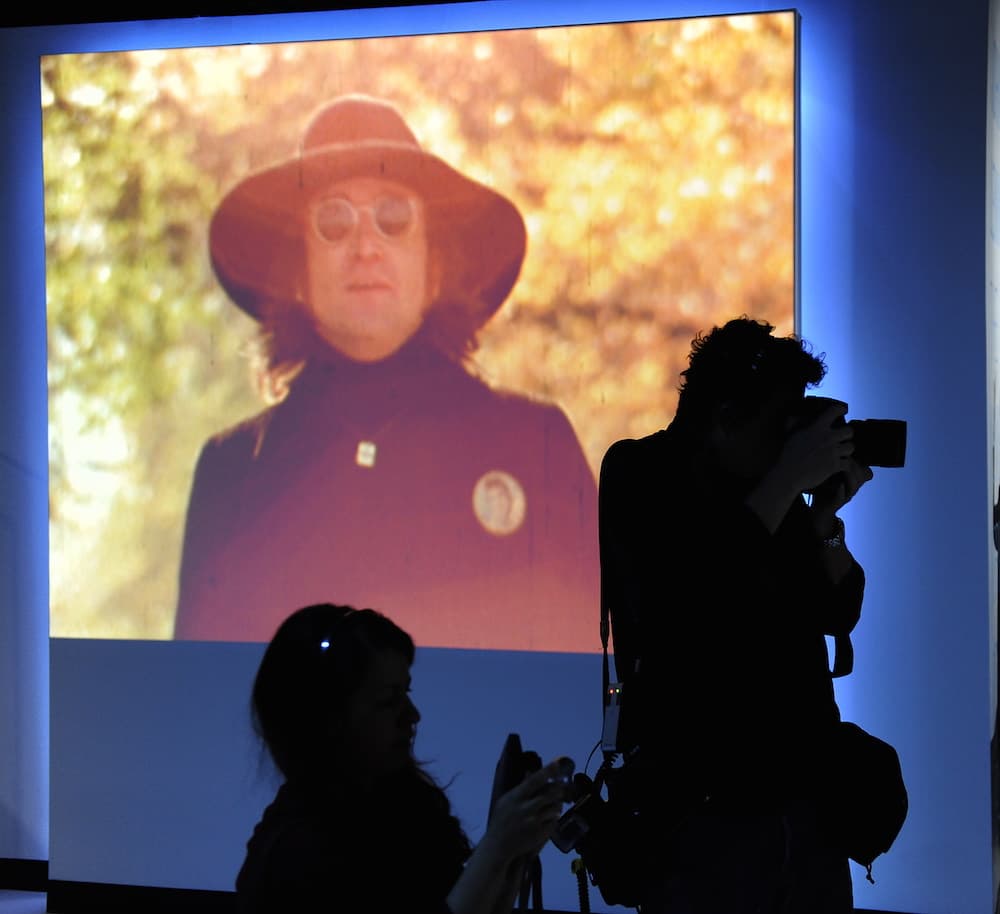 Subastan un mechón de pelo de John Lennon por 35.000 dólares