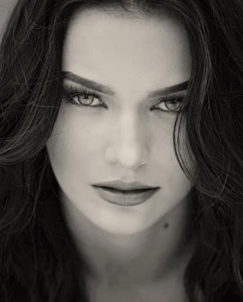 Este 25 de octubre la guapa ojiazul celebra 24 años de vida muy contenta.