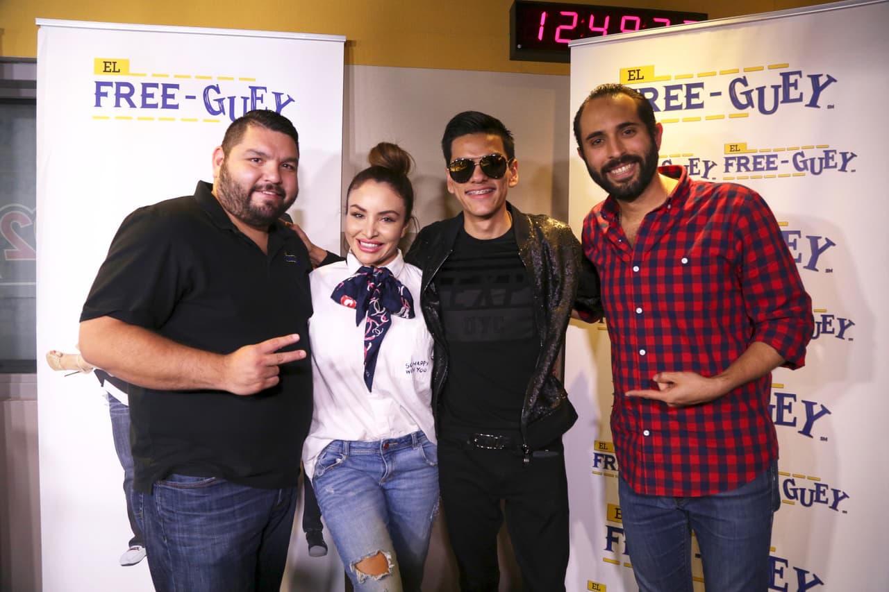 El Tambochi, La Bronca y El Compa Iván junto a Cheyo Carrillo.