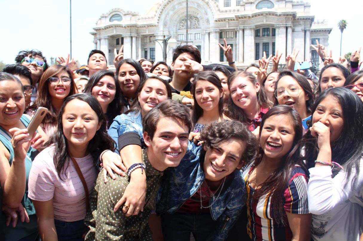 Después del éxito que ha tenido la pareja conformada por Emilio Osorio y Joaquín Bondoni en 'Mi marido tiene más familia', ya comenzaron las grabaciones de 'Aristemo, la serie'.
