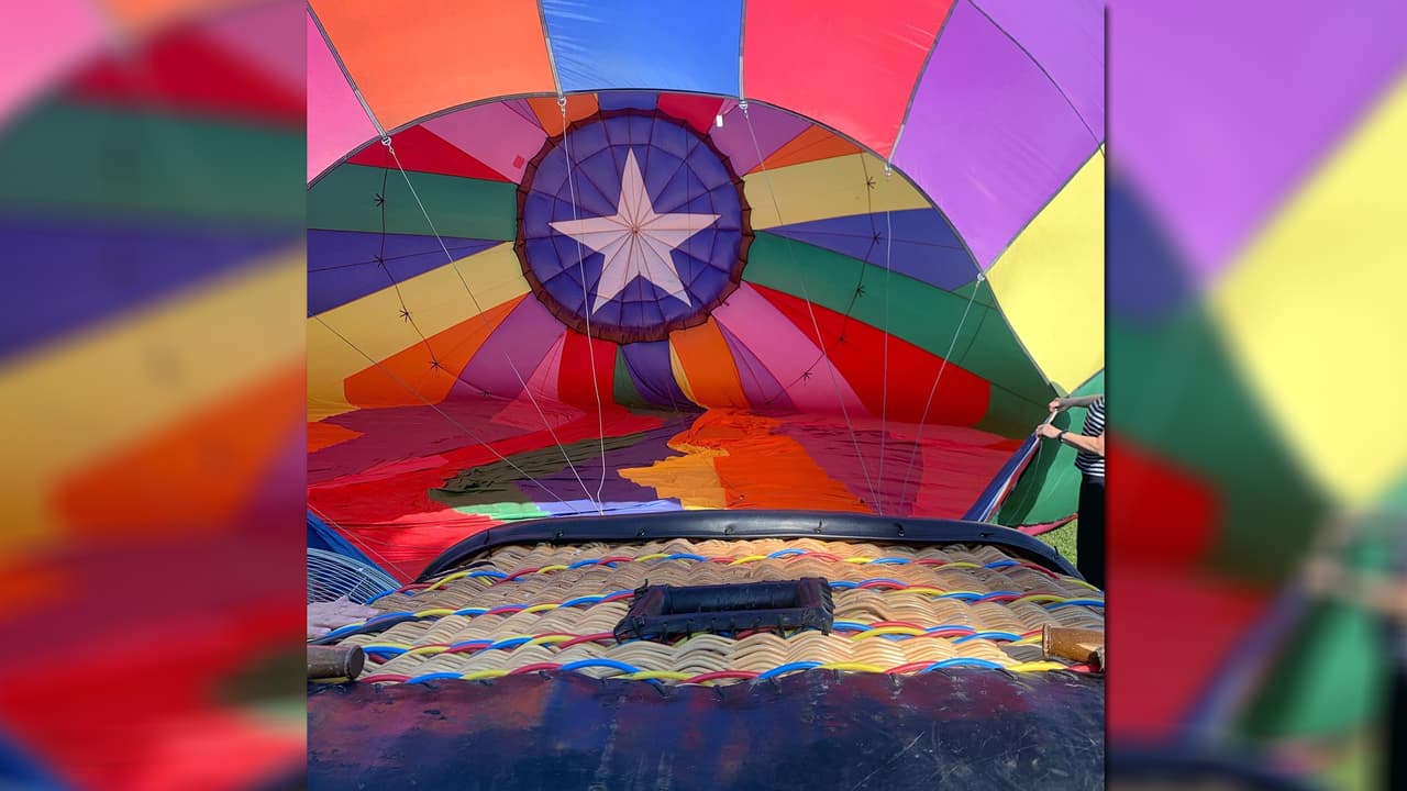 Los organizadores del festival anual de globos aerostáticos Autumn Aloft vigilan el estado de clima y los vientos. Informan o alertan a los participantes antes de inflar sus globlos.