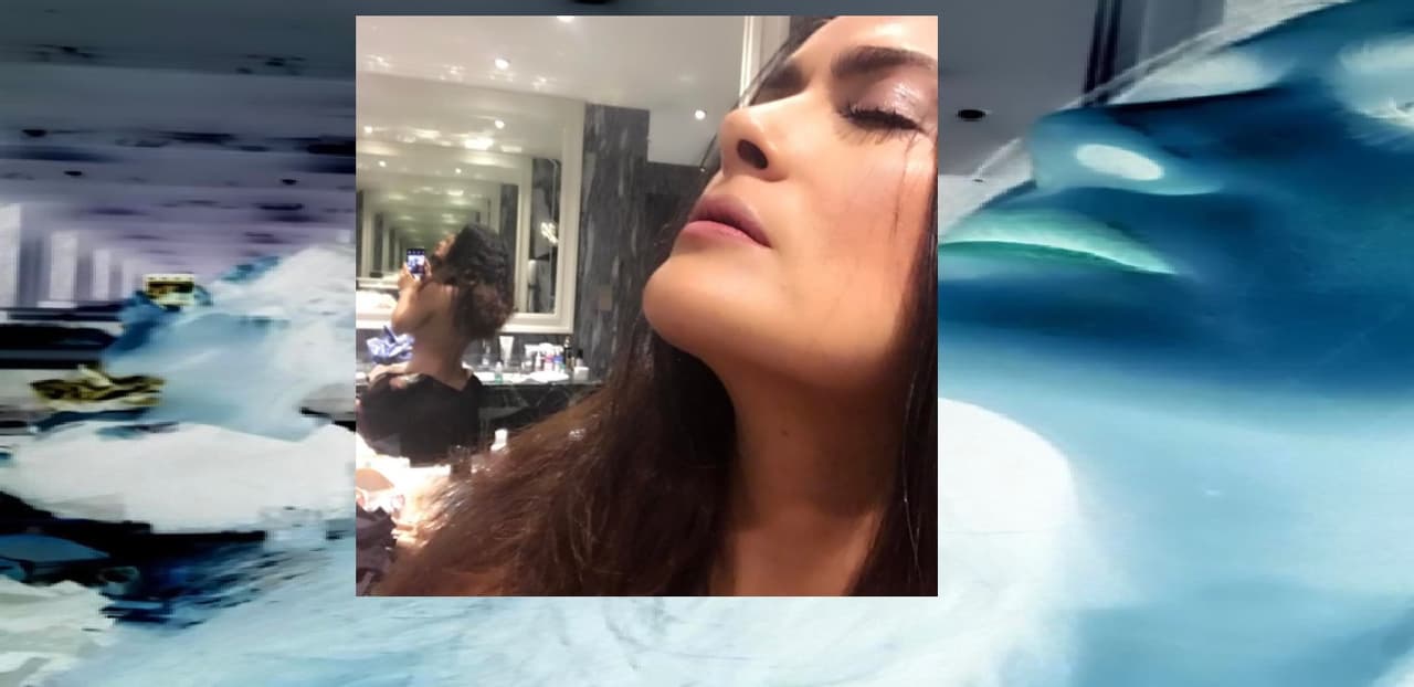 Salma Hayek posa semidesnuda en Instagram