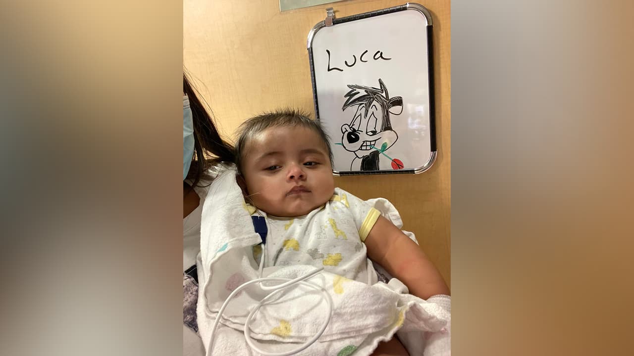 En Houston el bebé Luca empezó a presentar síntomas que lo llevaron al hospital, su madre, Ashley Jove asegura que aunque los médicos no le confirmaron que el problema fue por el consumo de la fórmula, ella está segura que así fue. Luca ya regresó a casa.