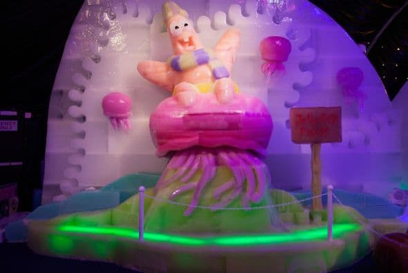 La esponja favorita de los niños ya está en Ice Land, una exhibición de esculturas heladas que promete congelarte hasta el 4 de enero.