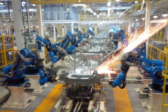 Localizado en Celaya, Guanajuato, la planta cuya inversión fue de $800 millones de dólares iniciará producción a menos de dos años del inicio de su construcción a principios de 2012, y empleará a 3,200 asociados con una capacidad anual de 200,000 vehículos y motores cuando está alcance la producción completa a finales de año. Además de su Honda Fit 2015, la planta comenzará la producción a finales de año de todas las nuevas compactas SUV. La apertura de la Planta en Celaya incrementa la capacidad anual de producción de automóviles en Norte América en un aproximado de 1.92 millones de unidades.