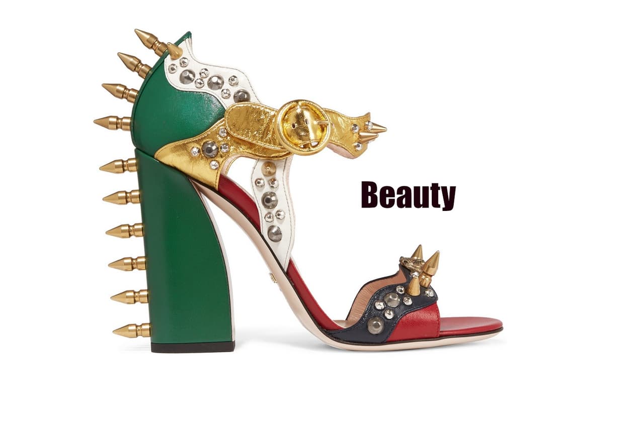 De la colección Pre-Fall 16’, estas sandalias hechas con los colores típicos de Gucci adornadas con aplicaciones en dorado y plateado, son perfectas para llevar con un look totalmente negro. Son una sofisticación del punk.
<br>