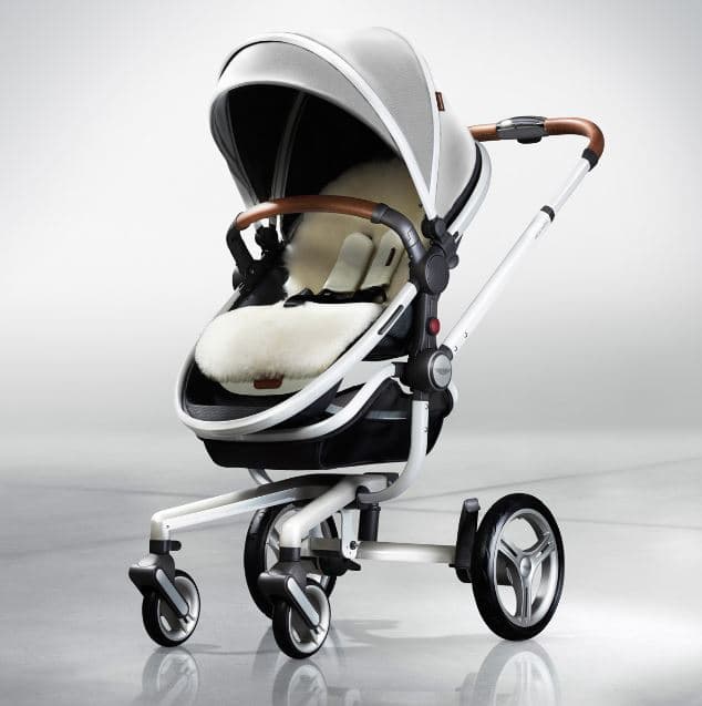 El mercado de artículos para bebés tiene muchas sopresas guardadas y también puede reservar mucho lujo y glamour. Tal es el caso de la Silver Cross Surf Edición Aston Martin.