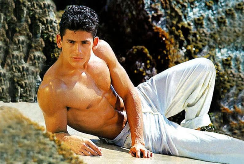 ¿Recuerdas a Flavio César? Él era un chico muy apuesto y además de que cantaba.