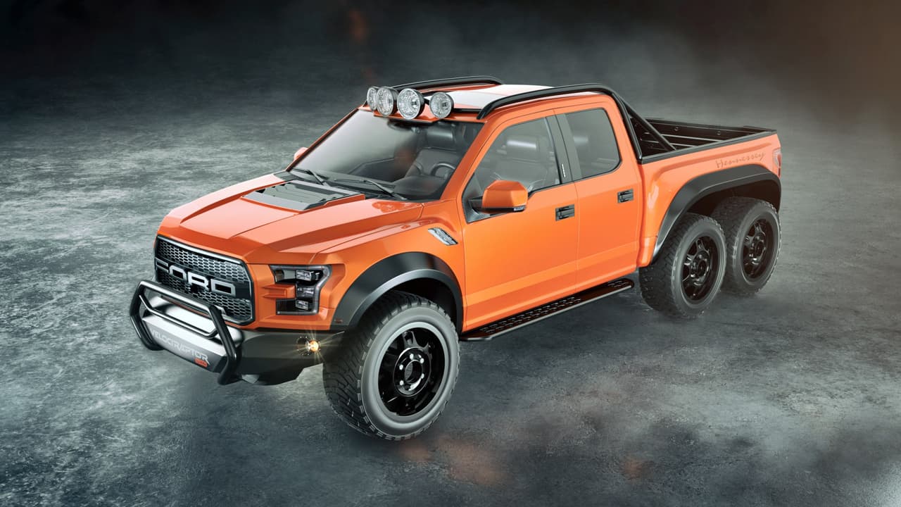 El precio de admisión a la Hennessey VelociRaptor 6X6 es de $295,000, lo que además de las mejoras en el motor y el sistema de tracción 6x6 también incluye una suspensión mejorada de Fox Racing, neumáticos extra anchos de 20 pulgadas, nuevos parachoques especiales, barra antibloqueo y una barra de luces LED en el techo para aquellos que decidan meter semejante inversión en terrenos inexplorados totalmente a oscuras.