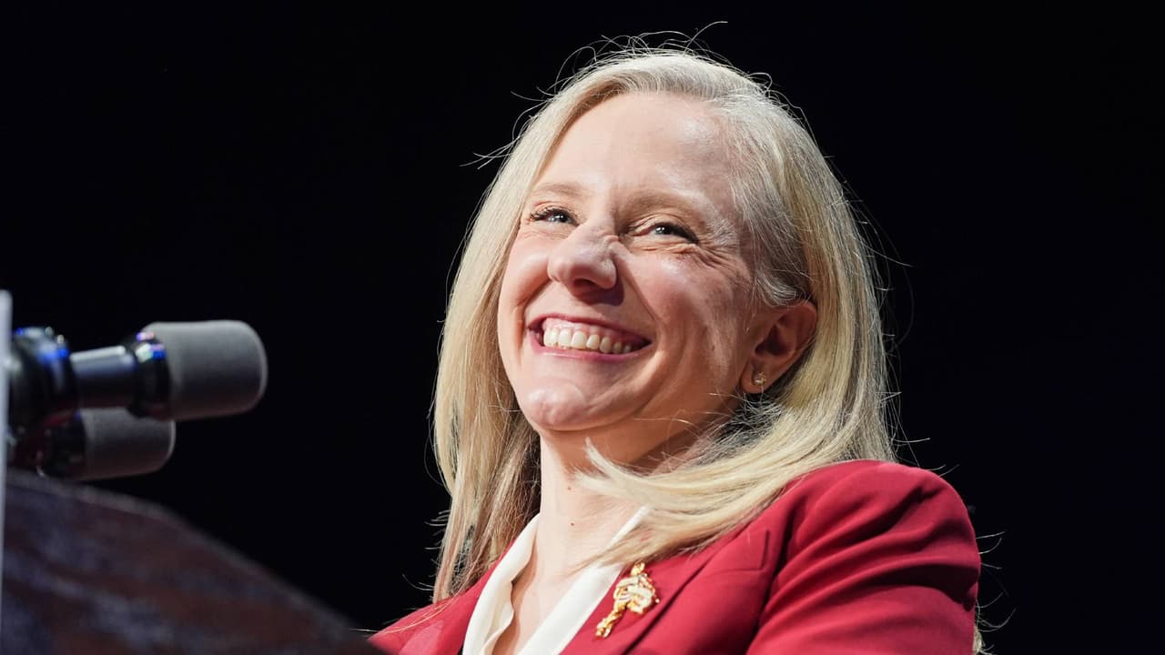 “Es el mayor honor de mi vida”: Abigail Spanberger se proyecta como próxima gobernadora de Virginia