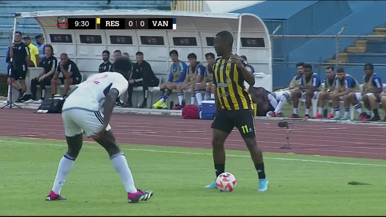 ¡TIRO ATAJADO! disparo por Sebastian Berhalter.