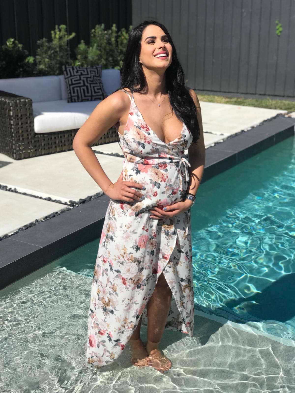 Su bebito ya viene en camino, pero era tanto su deseo de ser madre que no descartaba la idea de adoptar o buscar un vientre de alquiler, algo que su misma hermana le ofreció, lo cual dijo le conmovió.