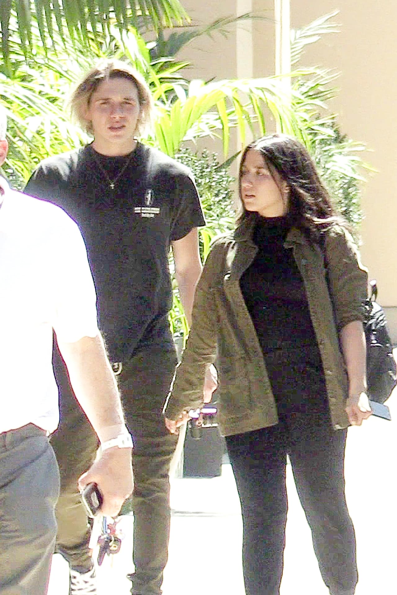 El joven se encontraba en compañía de una misteriosa jovencita.