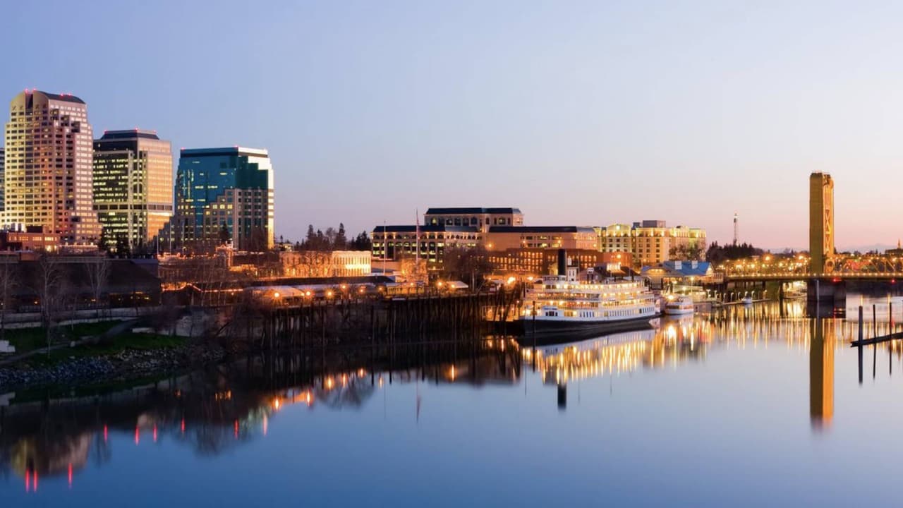 <b>New Year’s Eve River Cruise </b>
<br>En este
<a href="https://www.cityexperiences.com/sacramento/city-cruises/sacramento-new-years-eve-river-cruise/" target="_blank">crucero familiar</a>, disfruta de una celebración única, un ambiente festivo y las mejores vistas de Sacramento.
<br>L Street Docks
<br>31 de diciembre, 8:00 pm-9:30 pm