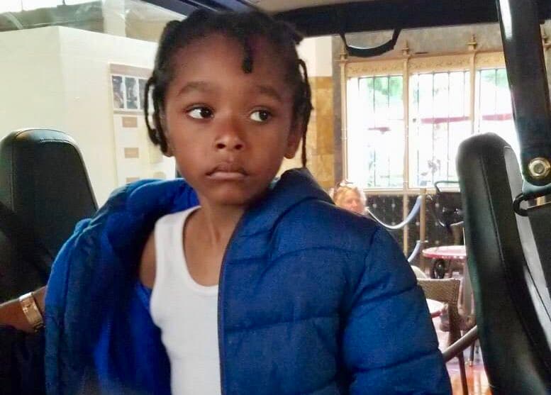 Arrestan a la madre de un niño autista que fue abandonado en una estación de trenes en California