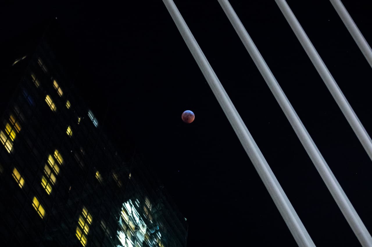 Imagen de la luna de sangre desde Nueva York.