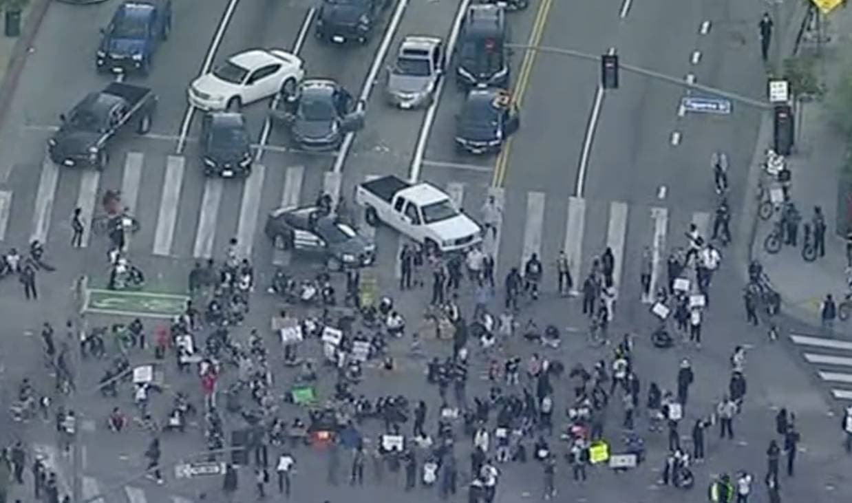 Policía de Los Ángeles no tolerará violencia y vandalismo durante protestas por la muerte de George Floyd