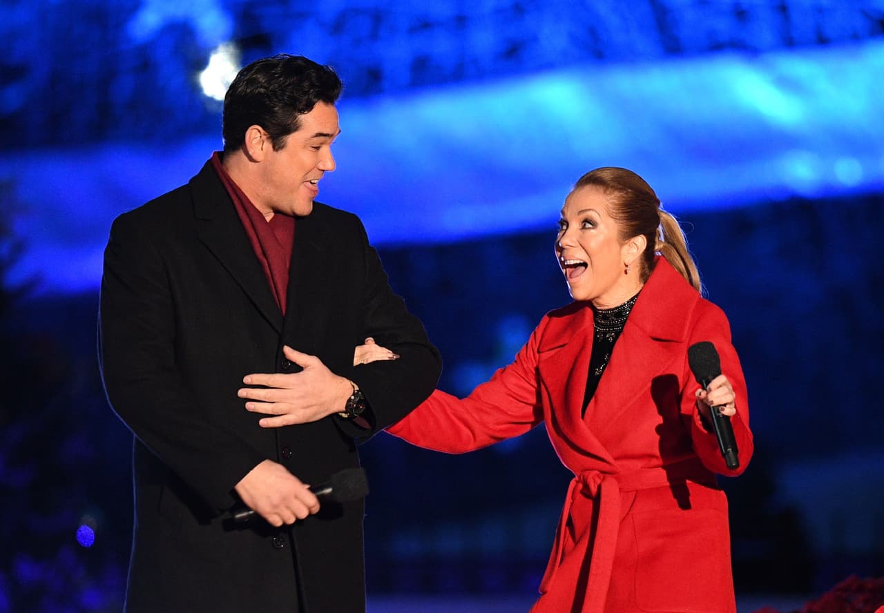 La presentadora de televisión Kathie Lee Gifford y el actor Dean Cain presentaron a varios artistas presentes en el evento.
