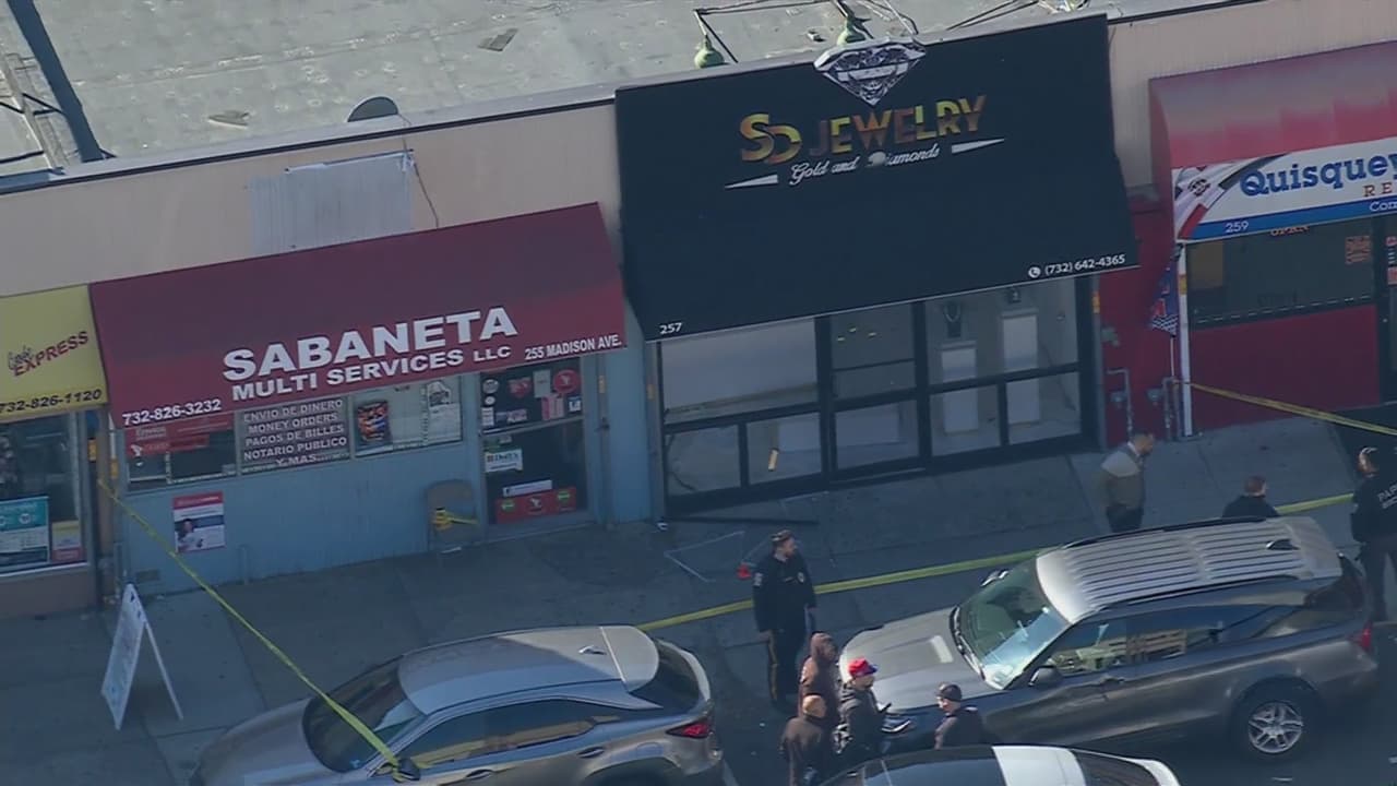 Policía busca a sospechosos de cuantioso robo en joyería de Perth Amboy, Nueva Jersey