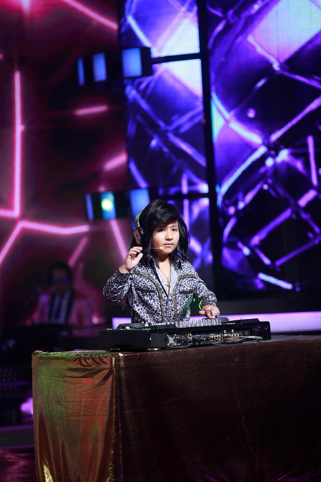 Mini Albertano fue el responsable de poner a bailar a los participantes al ritmo de diferentes géneros.