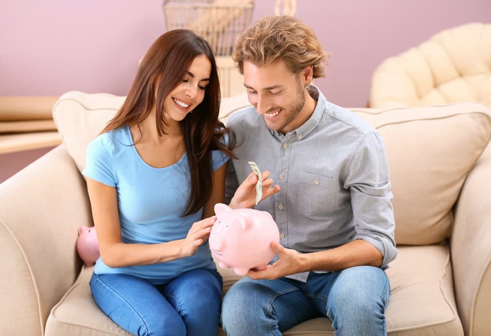 Recibes el dinero esperado y solucionas muchos problemas económicos que te han estado golpeando durante estos últimos días. Guarda un poco para las semanas próximas y pon a funcionar tu sentido común y tus intuiciones. Las cosas en general se presentan mejor de lo esperado, particularmente en el terreno amoroso donde abundarán las sorpresas gratas en la intimidad.
<br>