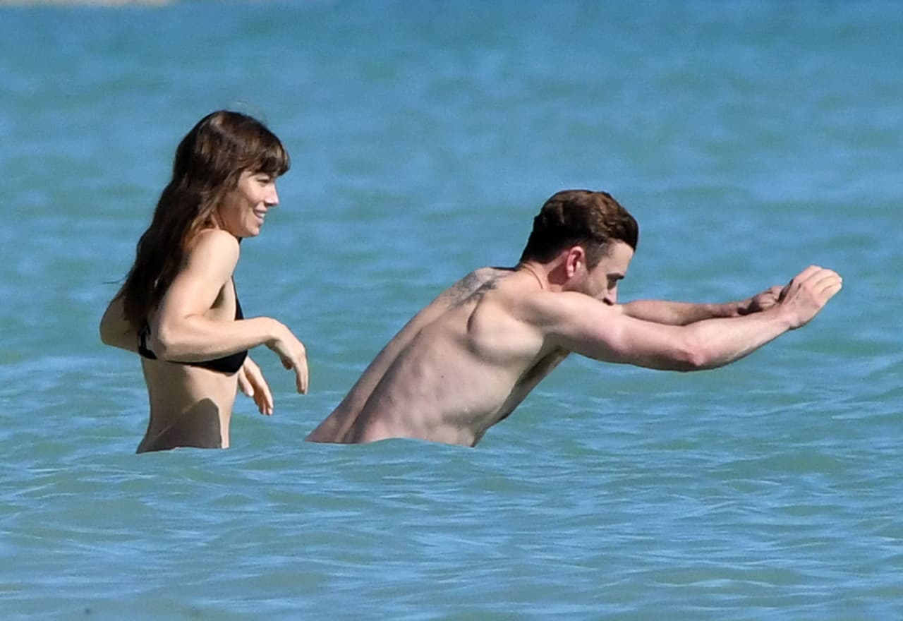 Así que estos esposos se divirtieron en el mar como solteritos.