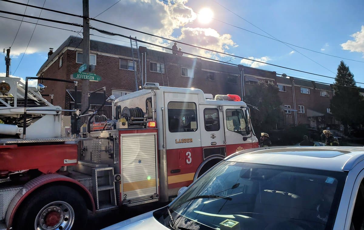 Autoridades investigan incendio residencial en el que murió una mujer el norte de Filadelfia