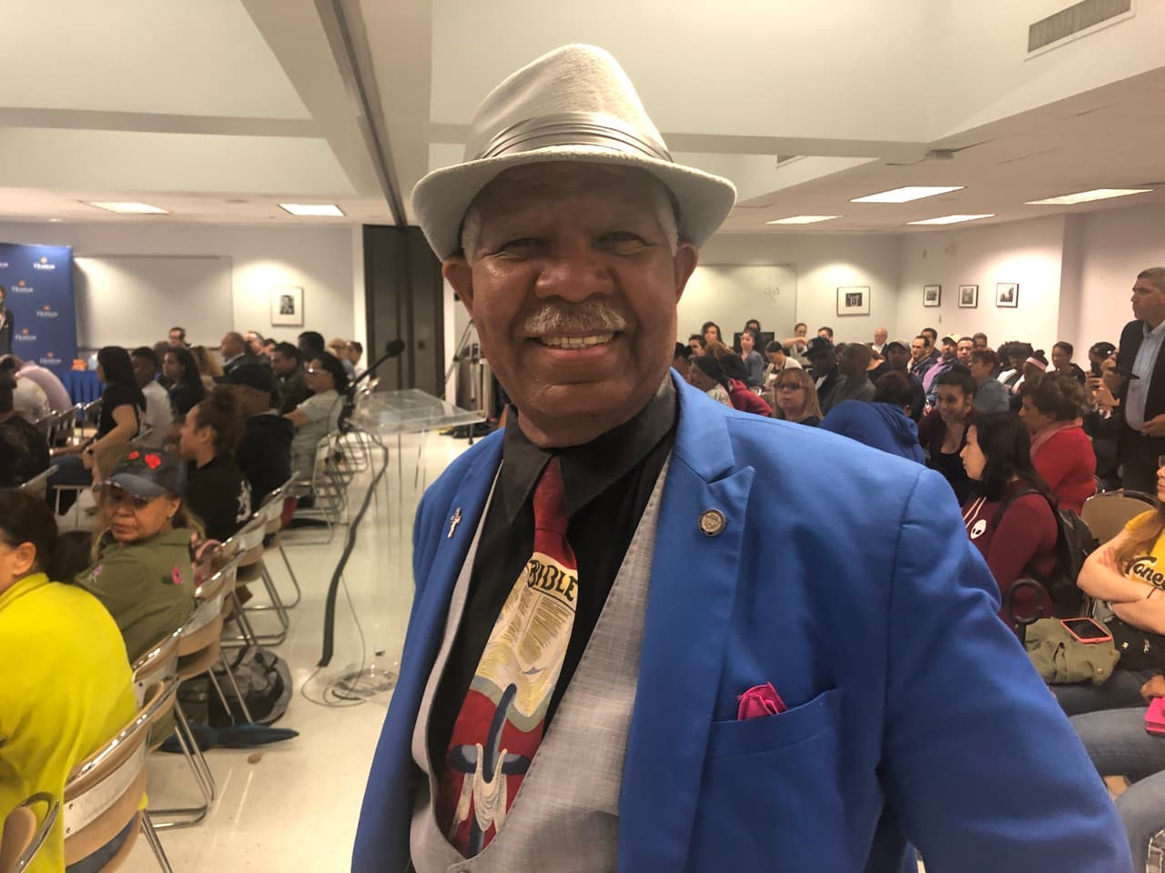 <b>LC. Hector Castillo, líder comunitario</b>
<br>
<br>“Quiero que el Gob. Cuomo y el alcalde de Blasio bajen a la base del pueblo y le digan cómo es que se debe de controlar a esas gangas: con trabajos y con educación”.