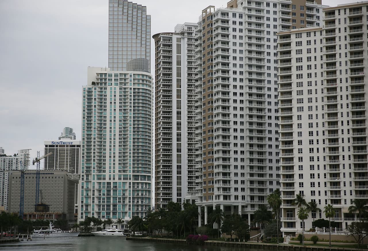 Investigan programa de limpieza por el coronavirus que habría afectado salud de residentes de un vecindario de Miami