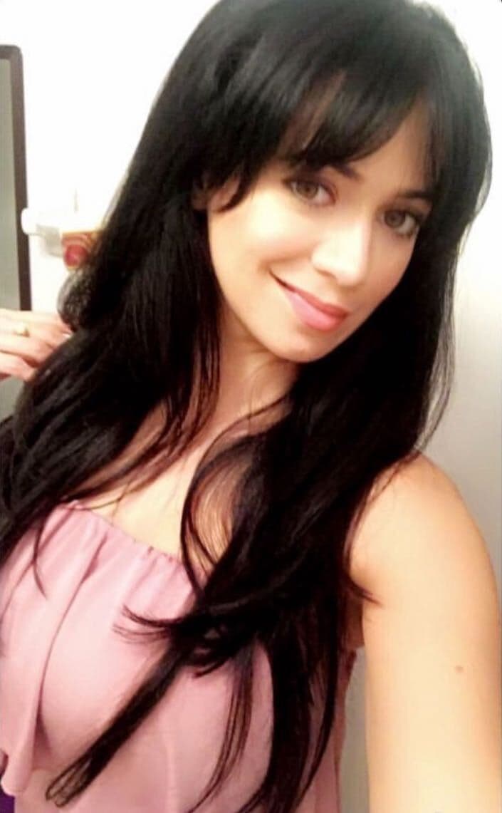 Eso sí, ella busca la manera de variar para no caer en la rutina y juega con sus peinados.