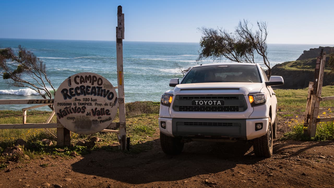 <b>Las pickups de carga liviana</b> generalmente sustentan cargas útiles que van desde las 1,600 libras hasta las 2,400 libras, aunque en algunos caso pueden superar las 3,000 libras. Las carga liviana disponibles hoy en Estados Unidos son la 
<b>Chevrolet Silverado 1500</b>, la 
<b>Ford F-150</b>, la 
<b>Nissan Titan</b>, la 
<b>Ram 1500</b> y la 
<b>Toyota Tundra</b>. 
<br>
<br>En la imagen: 
<b>Toyota Tundra TRD Pro CrewMax 2017</b>.