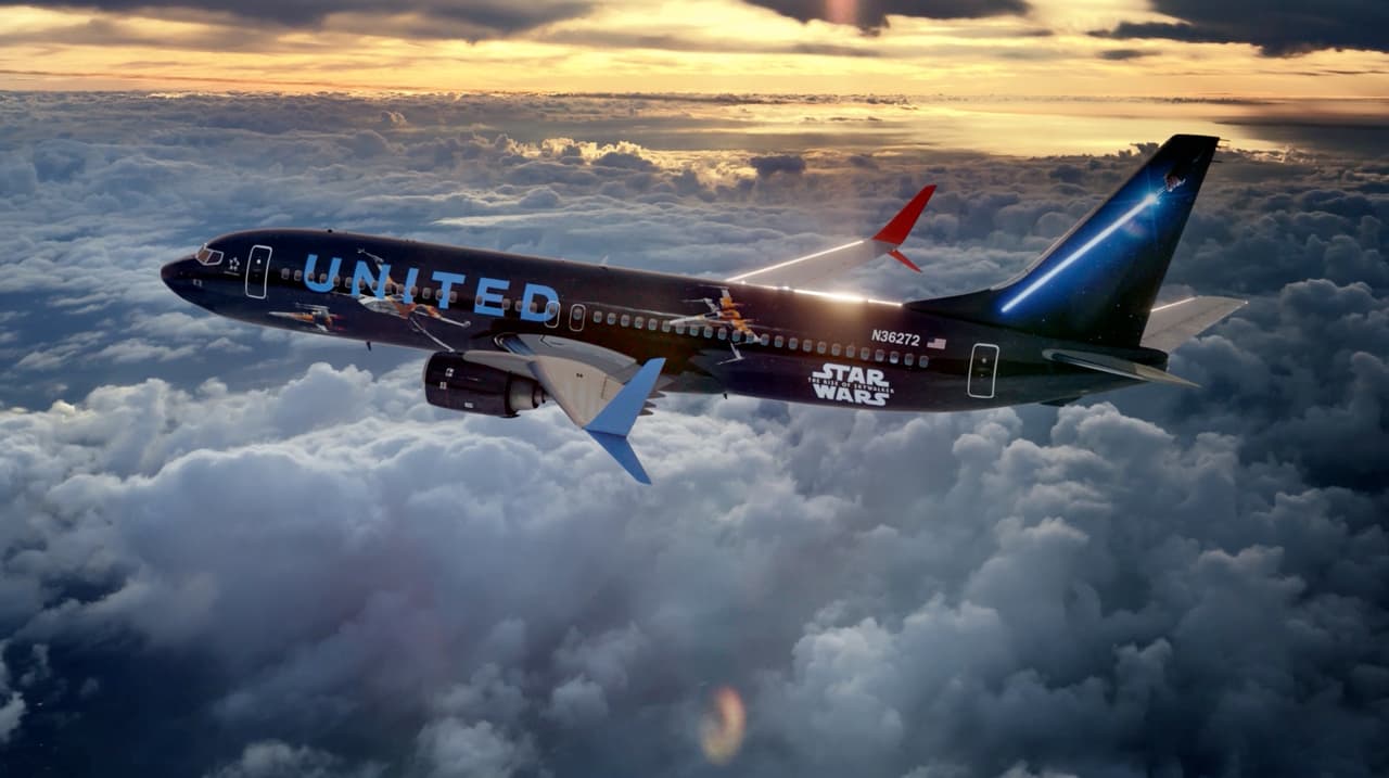 Viven experiencia galáctica con Star Wars a bordo de un avión de pasajeros