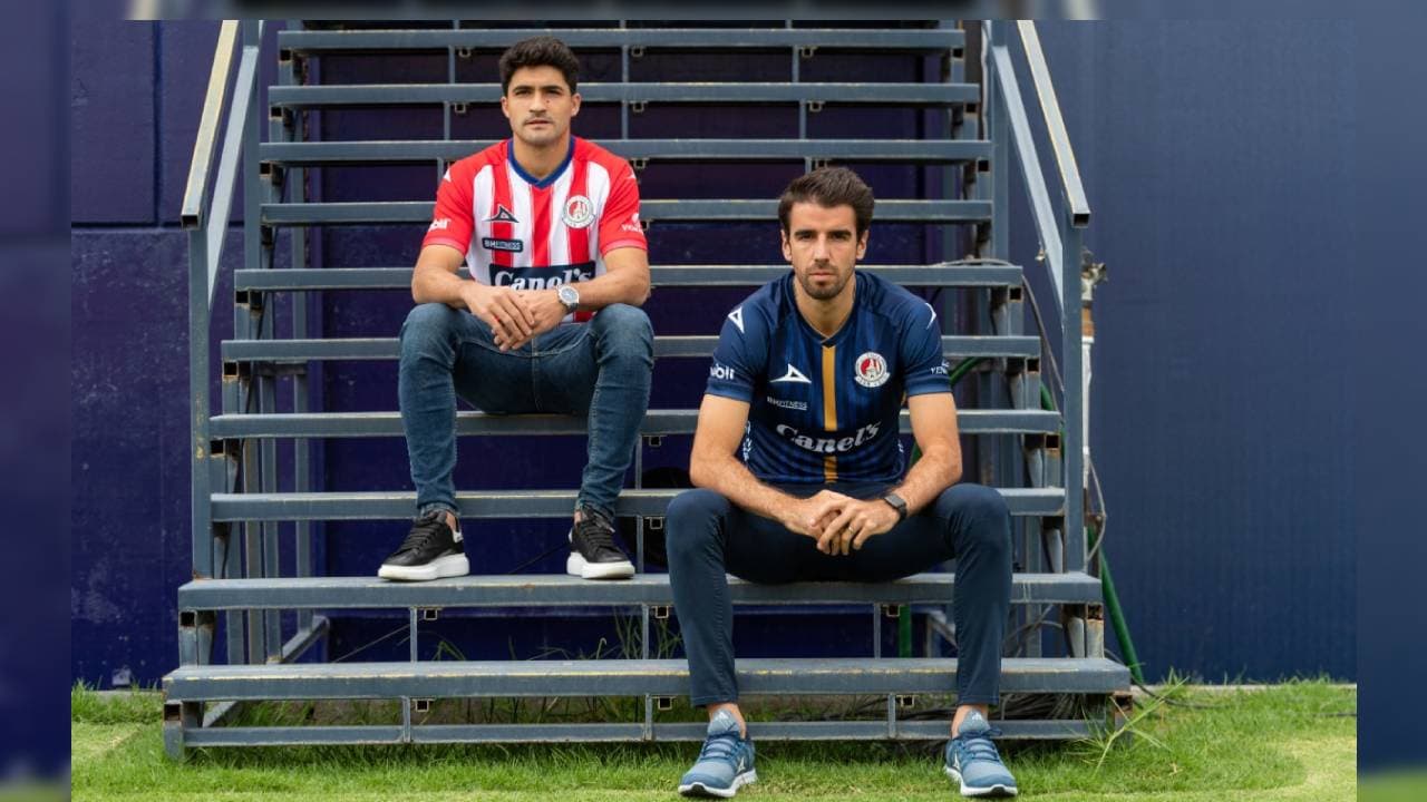 Atlético San Luis y Club León presentaron de manera oficial las nuevas ‘armaduras’ con las que enfrentarán sus compromisos en el máximo circuito del futbol mexicano.