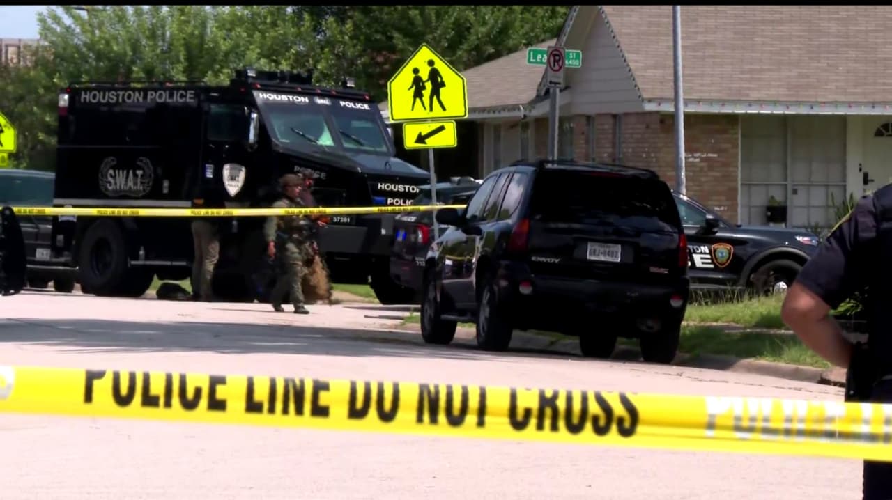 Escuela Jane Long se encuentra en cierre preventivo tras persecución policial en el área de Houston