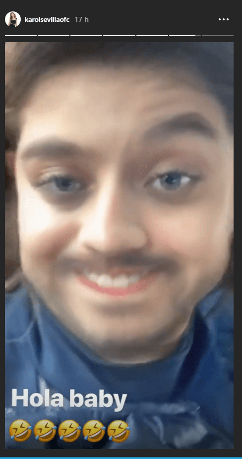 A la juez más activa en redes sociales de esta temporada de Pequeños Gigantes le divirtió mucho el filtro e hizo varios gestos con su rostro de hombre. Acompañó el video con el mensaje "Hola, baby", seguido con varios iconos con caritas sonrientes.