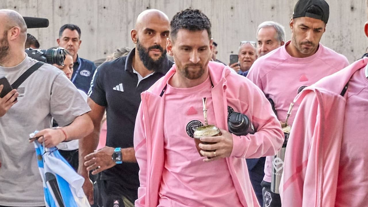 ¡Va para afuera! Sacan al guardaespaldas de Messi de la cancha