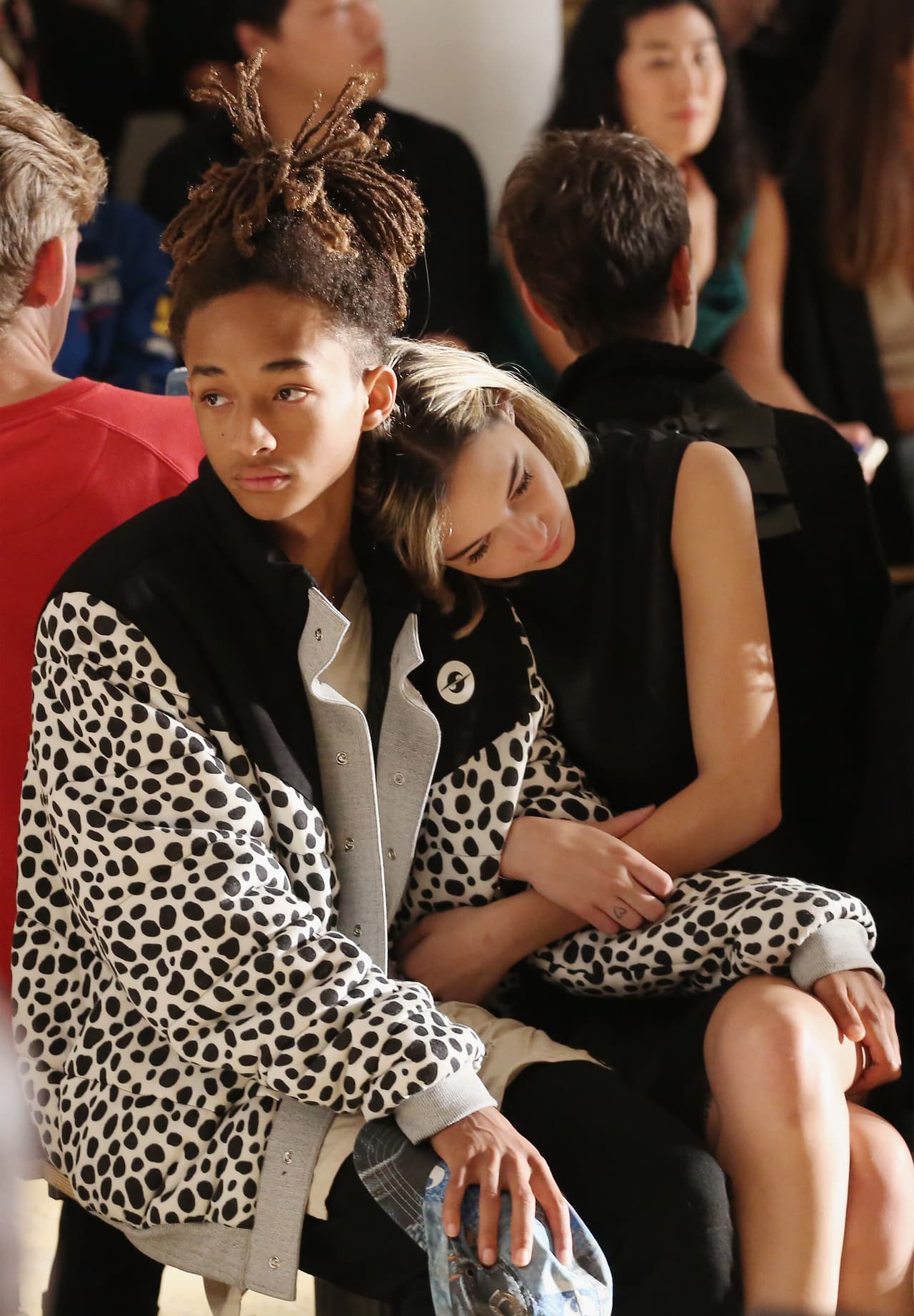 Sarah no suelta a su galán.