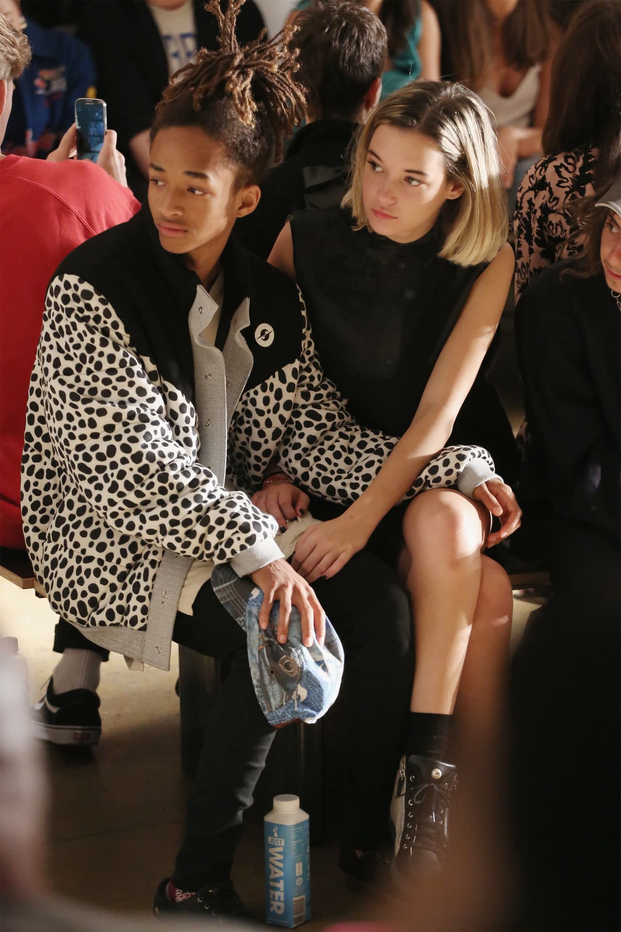 No se quitaban las manos de encima.