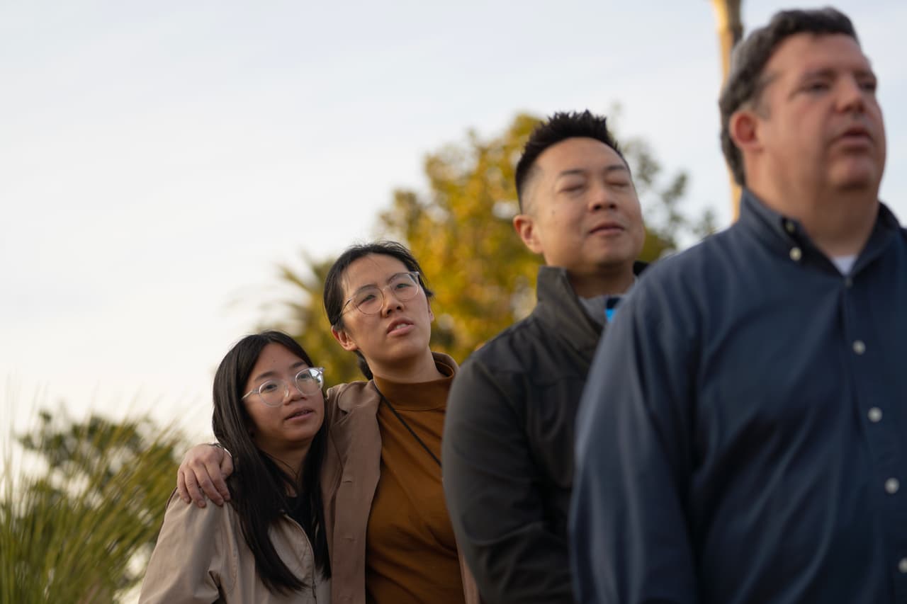 La celebración del Año Nuevo Lunar en Monterey Park es una de las más grandes de California. Se planearon dos días de festejos, a los que han asistido hasta 100,000 personas en años anteriores. Pero las autoridades cancelaron los actos del domingo después del tiroteo.
<br>