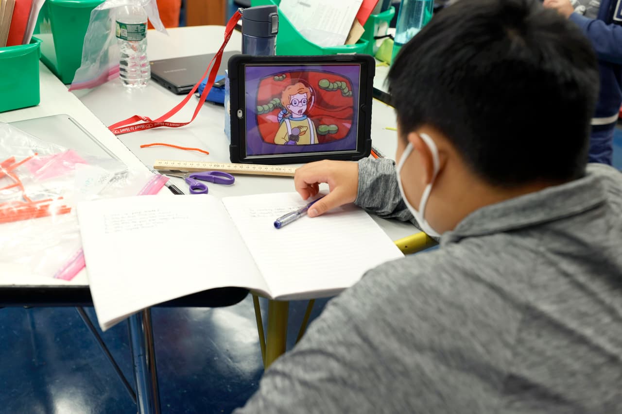 Uno de cada 10 estudiantes en NYC no tuvo hogar durante el año escolar 2020-2021, señala un informe