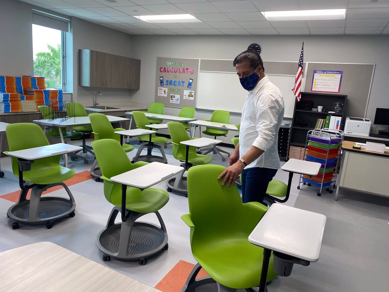 "Por primera vez en más de un año, daremos la bienvenida al 100% de los estudiantes": Alberto Carvalho 