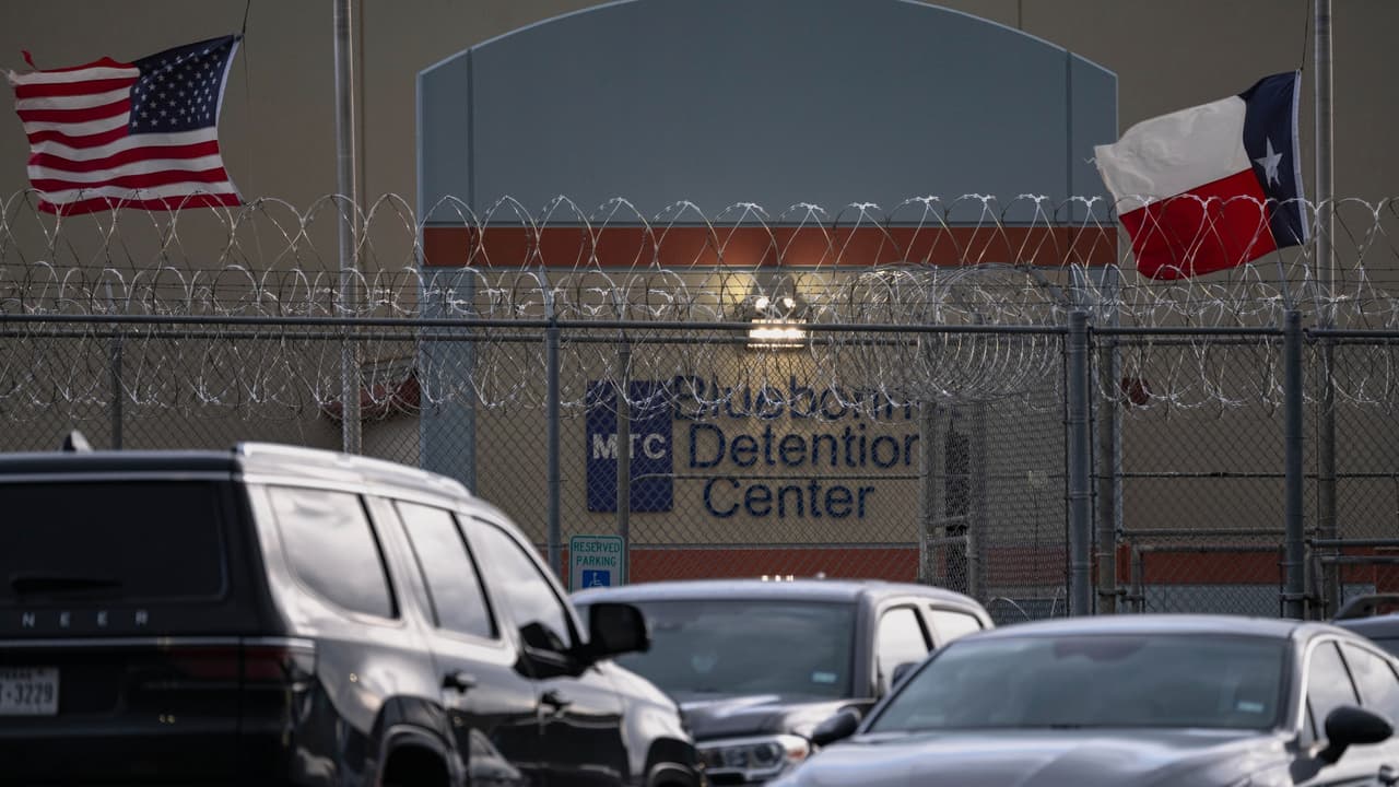 Aseguran que venezolano con orden contra expulsión fue llevado a Texas y enfrenta deportación