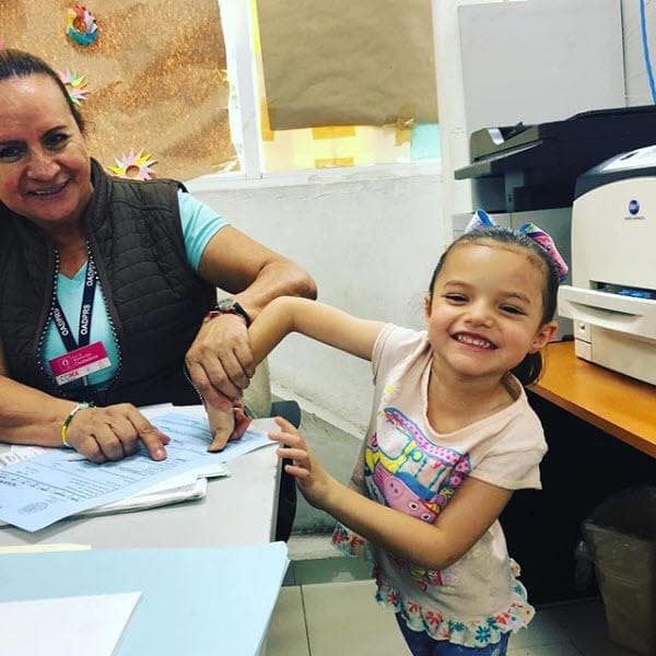 El pasado 10 de agosto la actriz compartió esta imagen para anunciar que, después de un largo proceso, por fin Lucianna consiguió la nacionalidad mexicana.
