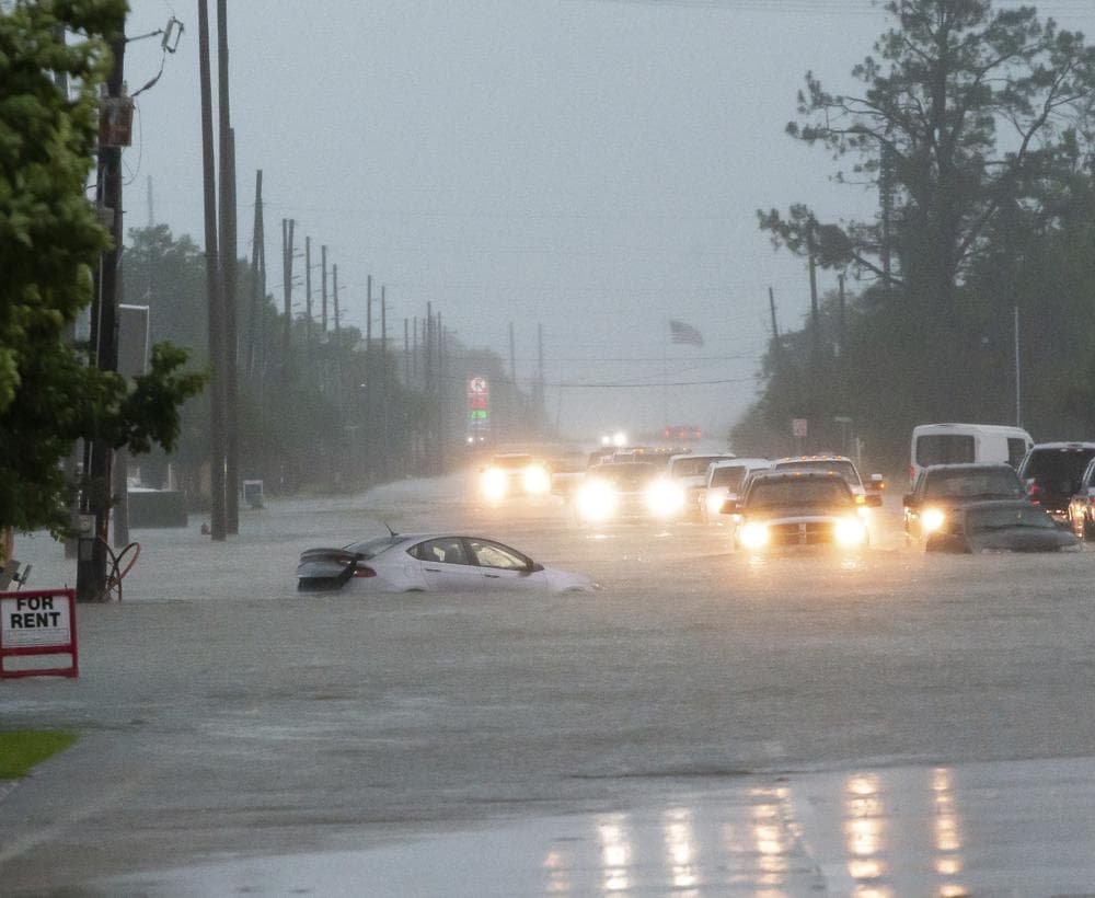 Lluvias torrenciales causan inundaciones en Texas y en el sur de Louisiana