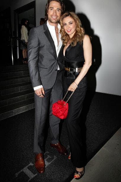 Por su parte, Sebastián Rulli venía de su separación con Cecilia Galeano en 2011 y había mantenido una fugaz pero intensa relación con su compañera en la obra 'Perfume de gardenias', Aracely Arámbula, que finalizó en septiembre de 2013.