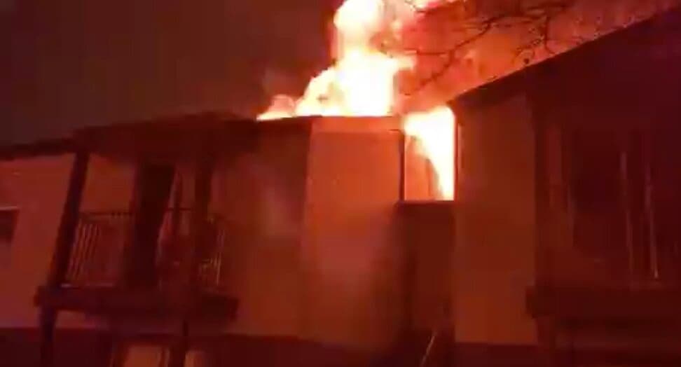 Se registra incendio en complejo de apartamentos al este de Austin