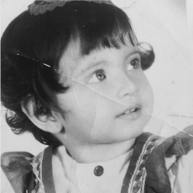 Su historia se remonta a la Venezuela de los años 70. En específico, a la ciudad de Maracaibo (Zulia), donde nació el 17 de agosto de 1972, fruto de la relación entre Deborah Díaz y Antonio Delgado.