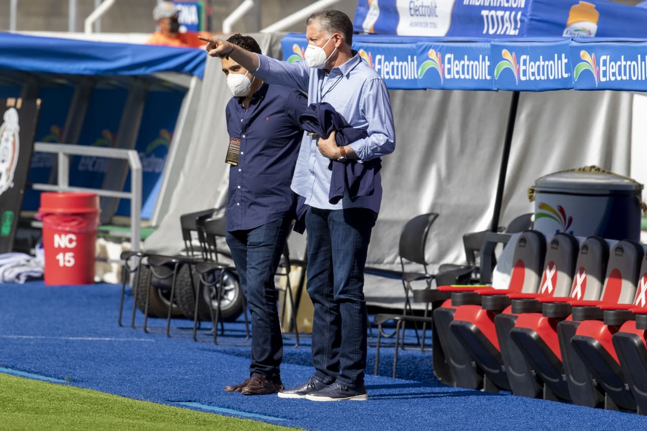 Peláez rechaza que se haya equivocado en los fichajes de Chivas